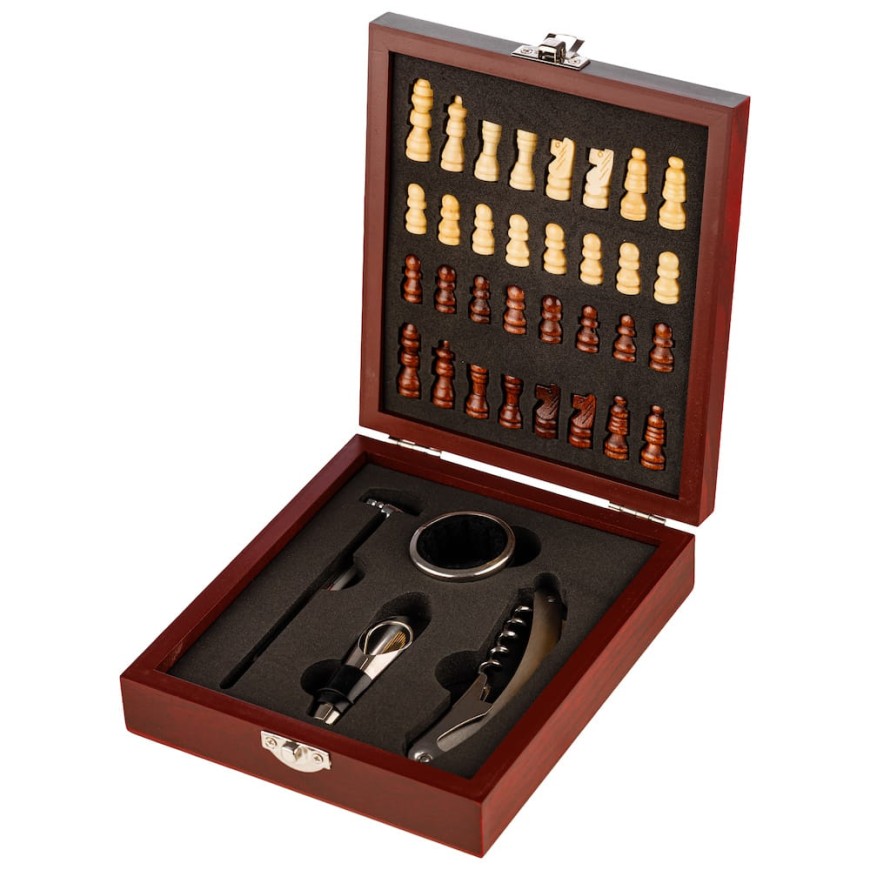 Set vin premium cu joc de șah – cutie din lemn