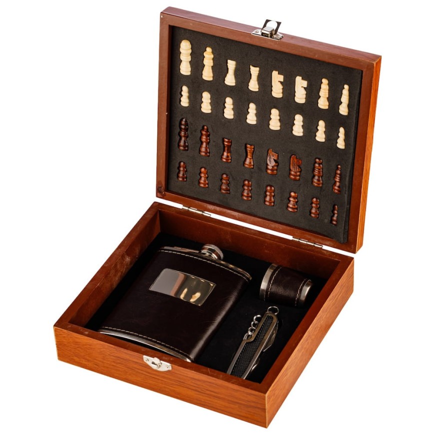 Set ploscă cu joc de șah și accesorii – cutie premium din lemn