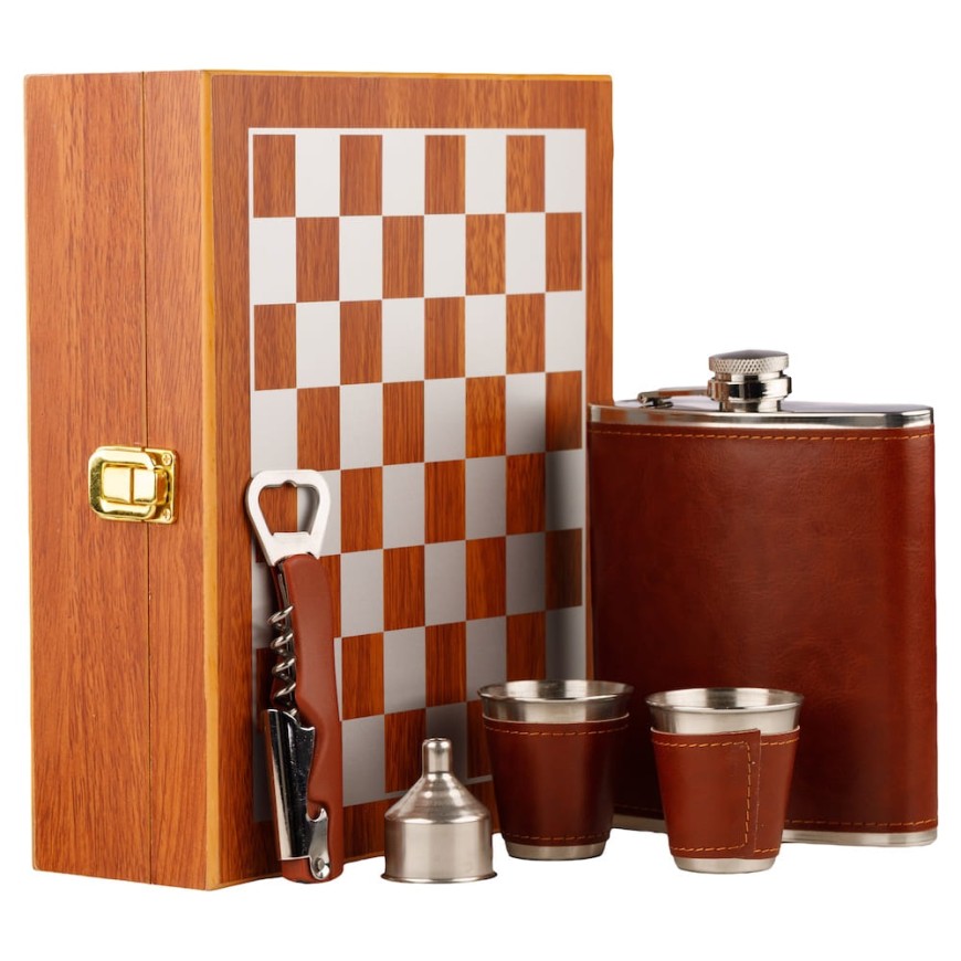 Set Ploscă Maro cu Șah – Cadou Elegant și Practic